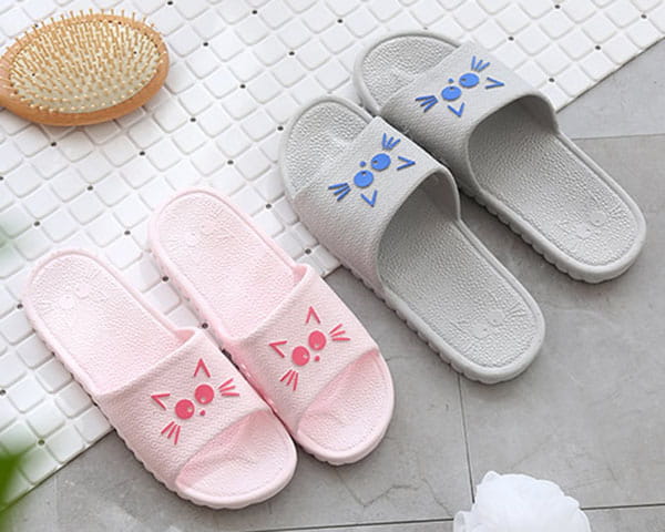 Dép đi trong nhà lâu ngày bị bám bẩn không giặt sạch được? Biết 2 mẹo nhỏ này, dép sẽ sạch như mới ngay lập tức-3