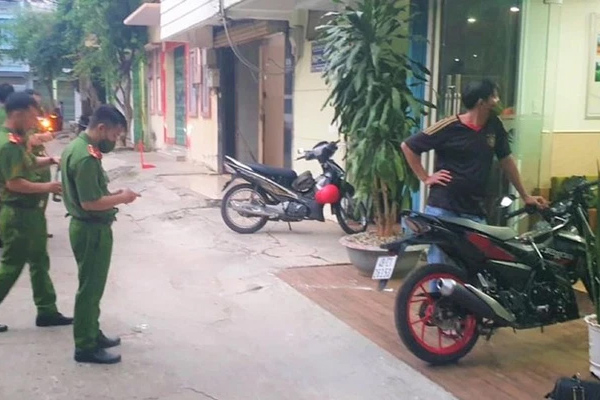 Vụ người phụ nữ thoi thóp bên đường: Tìm thấy thư tuyệt mệnh-1