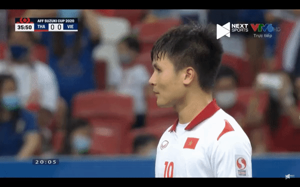 Bí mật chưa có lời giải trận Việt Nam thua Thái Lan: Quang Hải đã lẩm bẩm điều gì trước khi đá phạt?-1