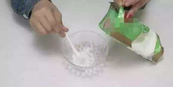 Xà phòng xắt thành miếng bỏ chung với đường trắng có tác dụng rất lớn, giải cứu được nhiều phiền phức trong gia đình, thật thông minh-3