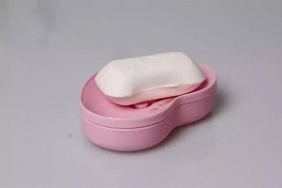 Xà phòng xắt thành miếng bỏ chung với đường trắng có tác dụng rất lớn, giải cứu được nhiều phiền phức trong gia đình, thật thông minh