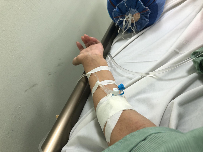 Người phụ nữ bị gãy xương đùi khi đi trị liệu lên tiếng: Là người khuyết tật, u uất vì bị hiểu nhầm thành đi massage đến mức 1 là kiện, 2 là sẽ tự tử-4