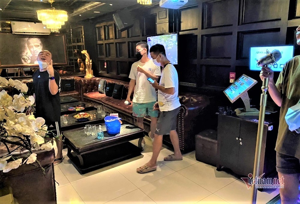 Thảm cảnh 2021: Karaoke đóng cửa phủ bụi vẫn mất 3 tỷ đồng/tháng-1