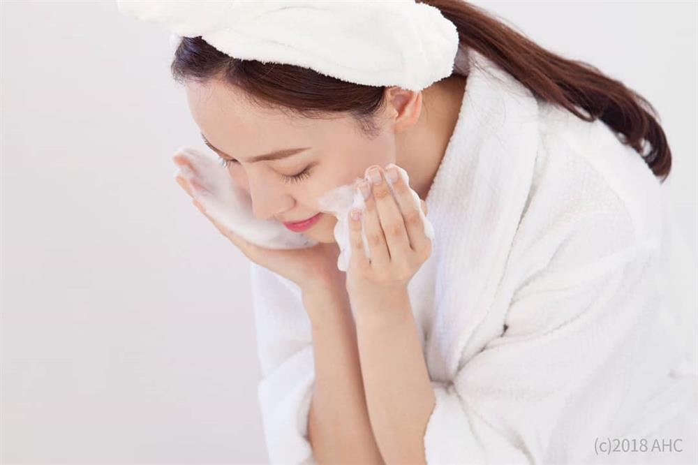 Chuyên gia Nhật Bản chỉ tường tận cách rửa mặt để sạch tận cùng lỗ chân lông, áp dụng đều sẽ giúp da căng sáng-3