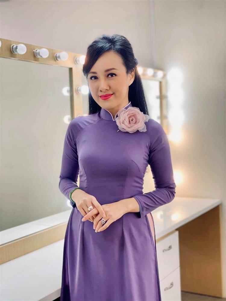 BTV Hoài Anh chính thức lên tiếng trước thông tin rời chương trình thời sự 19h của VTV và công việc ngay sau đó-6