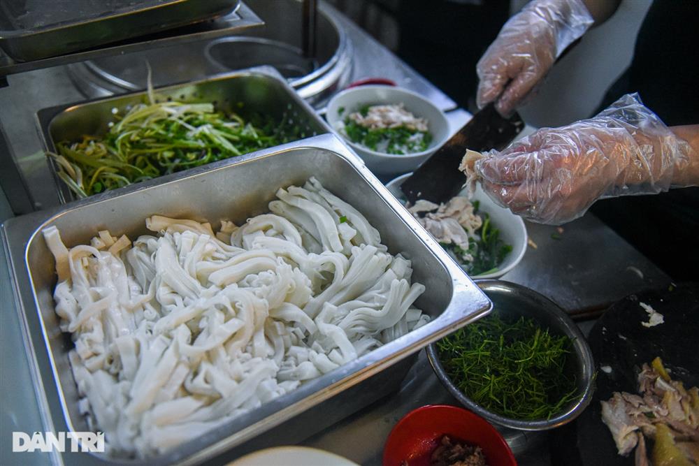 Quán phở tự tráng của người Mông giữa lòng Hà Nội, ngày bán hết vèo 500 bát-5
