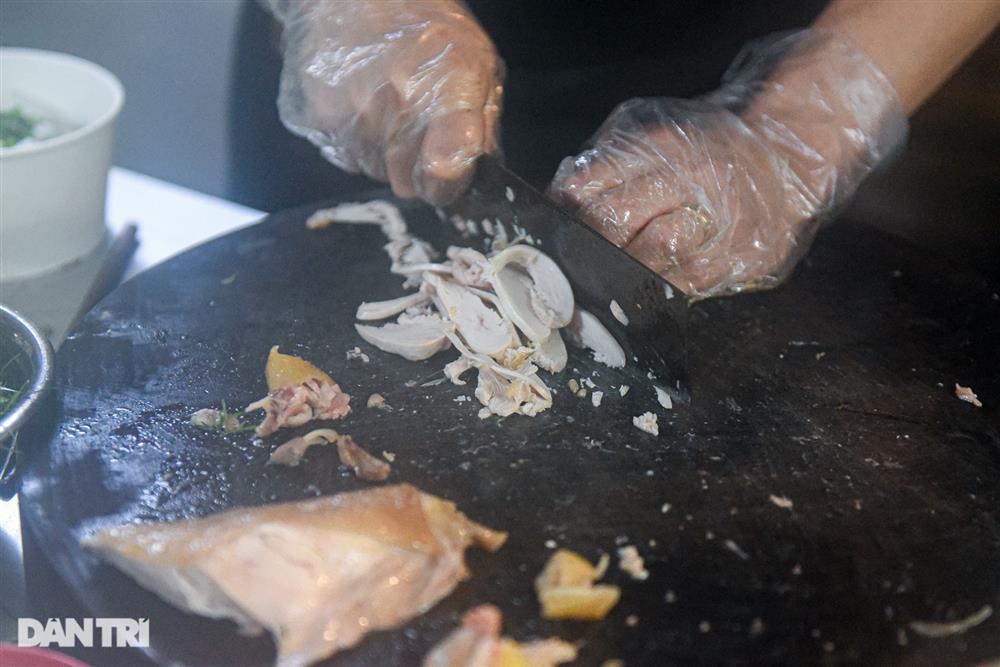 Quán phở tự tráng của người Mông giữa lòng Hà Nội, ngày bán hết vèo 500 bát-7