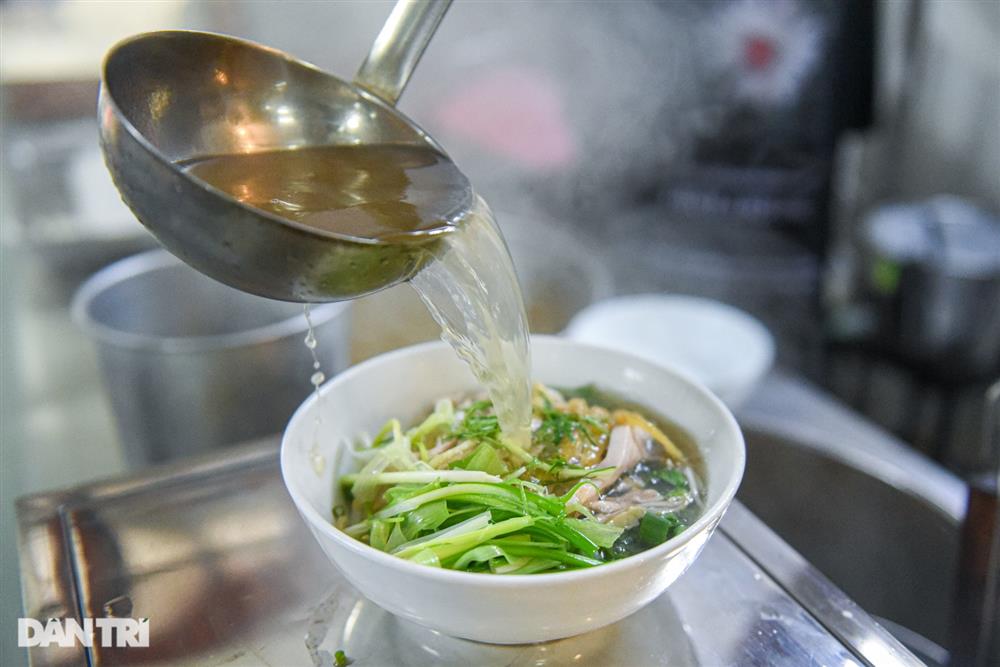 Quán phở tự tráng của người Mông giữa lòng Hà Nội, ngày bán hết vèo 500 bát-9