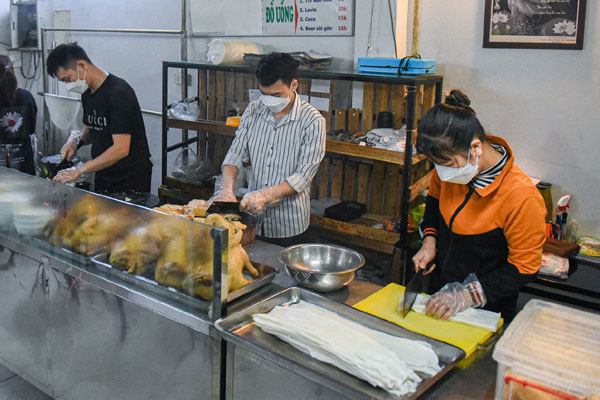 Phở bò 90.000 đồng/bát: Dân mạng phát sốt, ông chủ phản ứng gắt-2