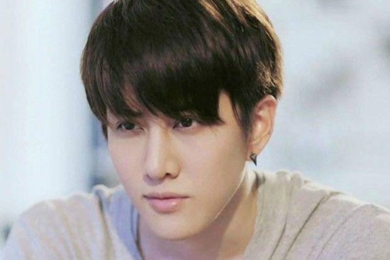 Hí hửng rủ được vợ cũ qua đêm, vào phòng ngủ lật chăn tôi “thất sắc” nhìn cảnh bên dưới