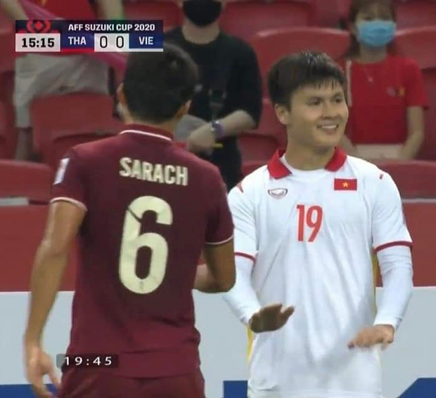 Visual Quang Hải khiến fan Đông Nam Á và hội mê trai quê nhà tấm tắc: Đá đã hay rồi mà cười lên 1 phát là điêu đứng luôn!-1