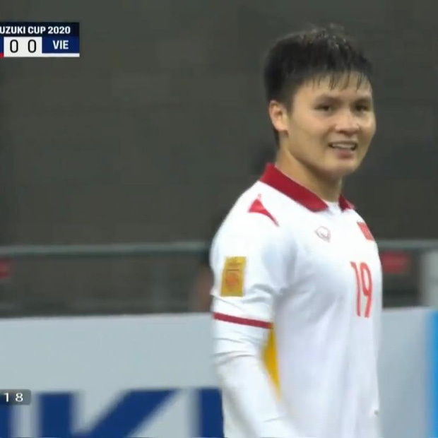 Visual Quang Hải khiến fan Đông Nam Á và hội mê trai quê nhà tấm tắc: Đá đã hay rồi mà cười lên 1 phát là điêu đứng luôn!-4