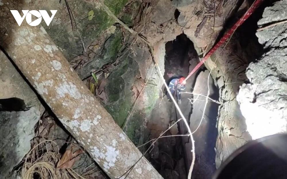 Tìm kiếm thi thể người con tự tử, phát hiện thêm hài cốt người cha mất tích 20 năm-1