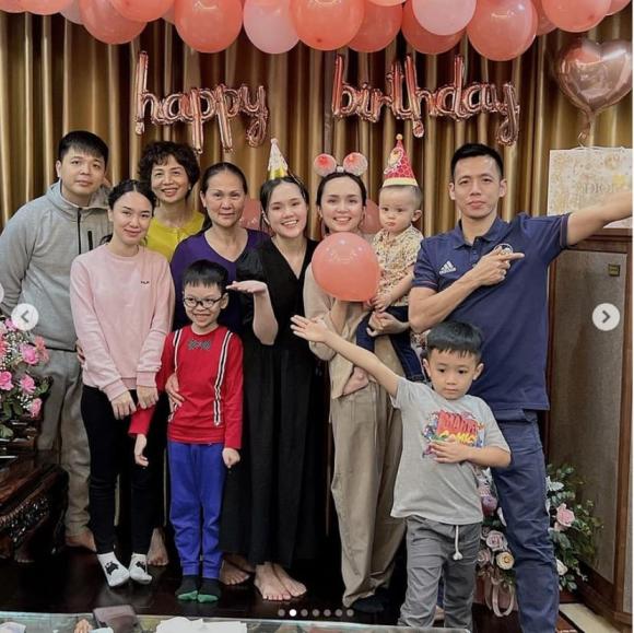 Quỳnh Anh đón sinh nhật bên gia đình, trung vệ Đỗ Duy Mạnh gửi lời nhắn đến vợ khi đang ở xa-3