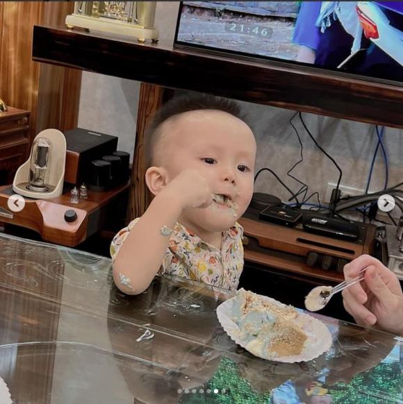 Quỳnh Anh đón sinh nhật bên gia đình, trung vệ Đỗ Duy Mạnh gửi lời nhắn đến vợ khi đang ở xa-6