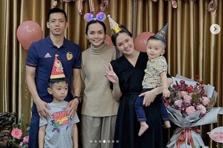 Quỳnh Anh đón sinh nhật bên gia đình, trung vệ Đỗ Duy Mạnh gửi lời nhắn đến vợ khi đang ở xa