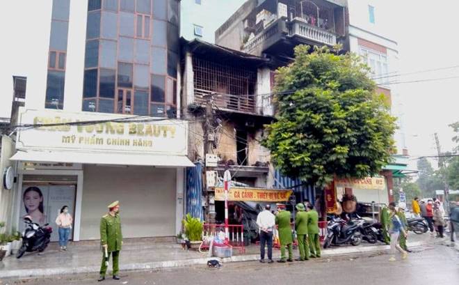 Hiện trường thương tâm vụ cháy nhà mặt phố khiến 2 vợ chồng và con nhỏ tử vong-1