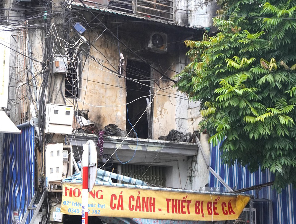Hiện trường thương tâm vụ cháy nhà mặt phố khiến 2 vợ chồng và con nhỏ tử vong-3