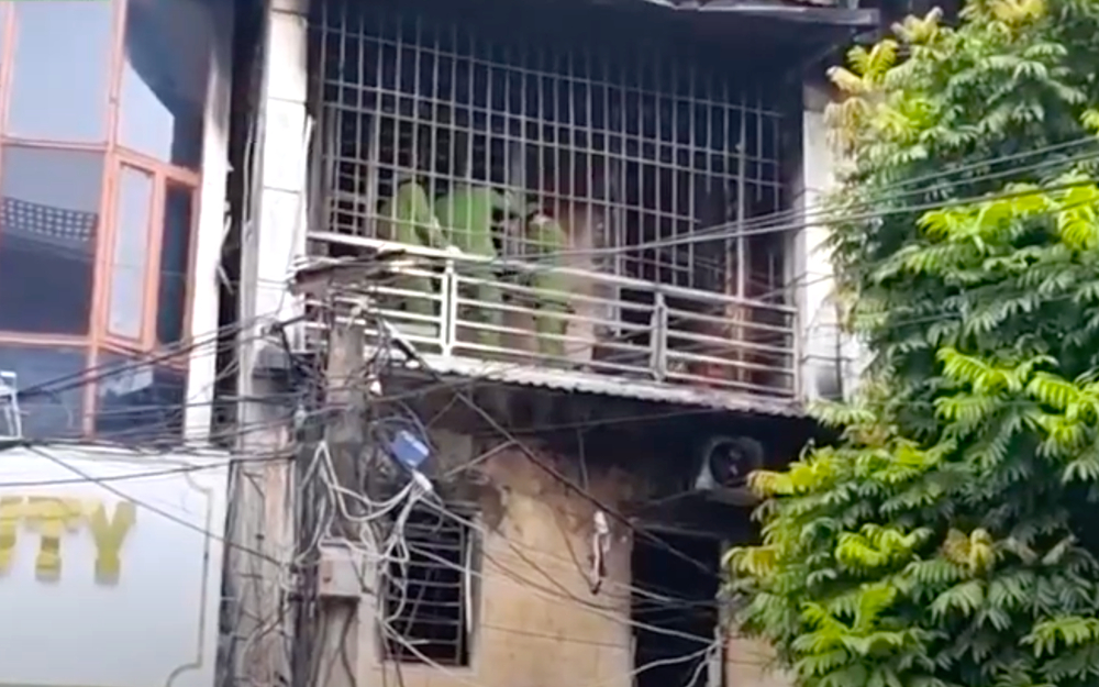 Hiện trường thương tâm vụ cháy nhà mặt phố khiến 2 vợ chồng và con nhỏ tử vong-4
