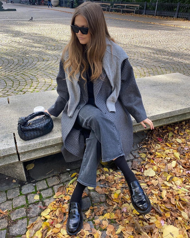 Học gái Pháp 12 cách phối đồ layer đủ ấm, nhưng không bị cồng kềnh dìm dáng-11