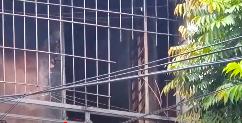 Hiện trường thương tâm vụ cháy nhà mặt phố khiến 2 vợ chồng và con nhỏ tử vong-6