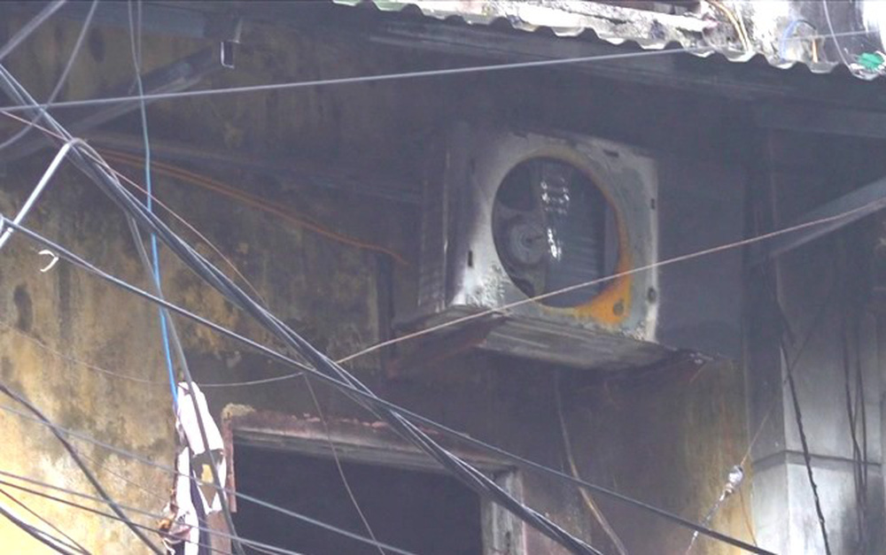 Hiện trường thương tâm vụ cháy nhà mặt phố khiến 2 vợ chồng và con nhỏ tử vong-7