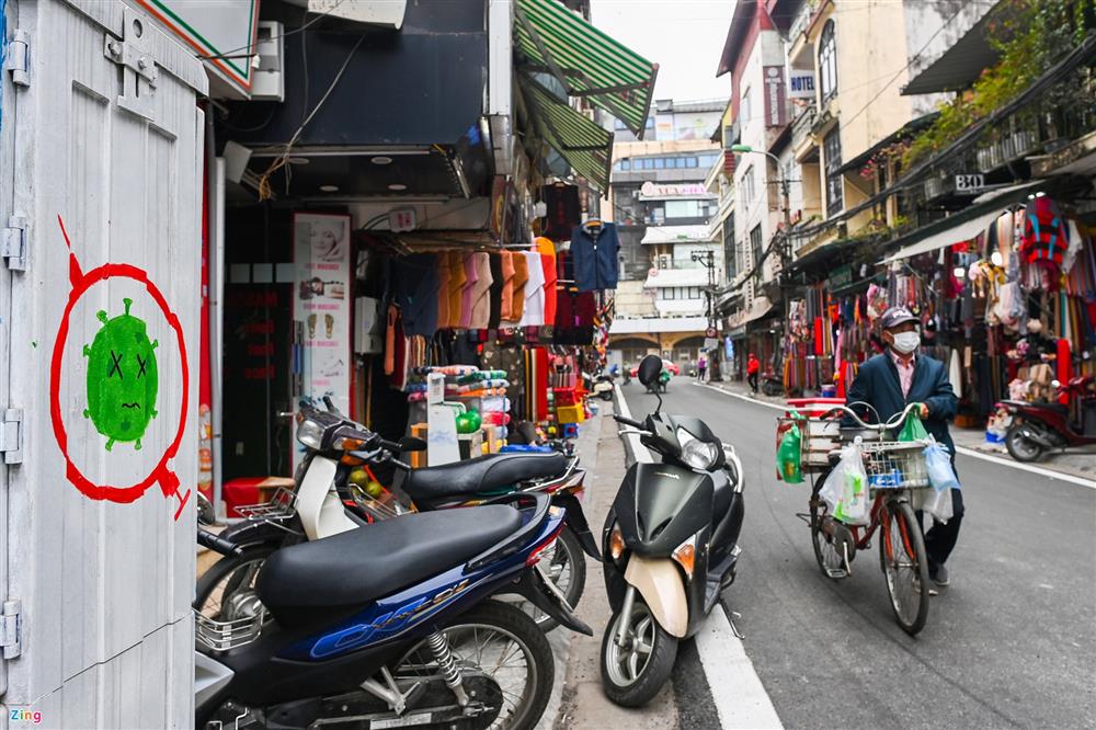 Hà Nội vắng vẻ khi nhiều quận trung tâm dừng bán hàng ăn, uống tại chỗ-7