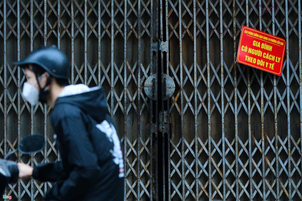 Hà Nội vắng vẻ khi nhiều quận trung tâm dừng bán hàng ăn, uống tại chỗ-12