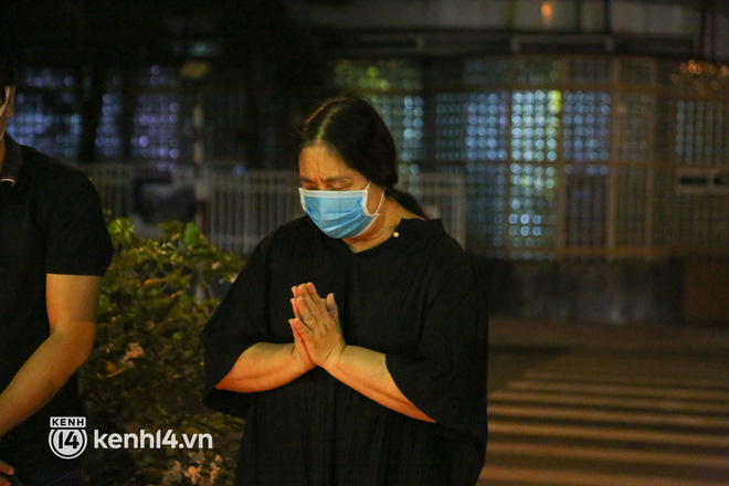 Nghẹn lòng lễ tưởng niệm bé gái 8 tuổi nghi bị dì ghẻ bạo hành: Tấm di ảnh với nụ cười ngây thơ khiến bao người xót xa-10