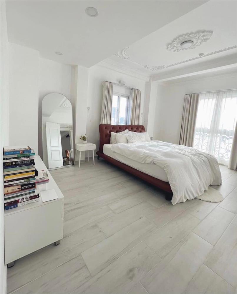 Nhà riêng sang trọng của nữ MC sở hữu đôi chân 1.1m-1