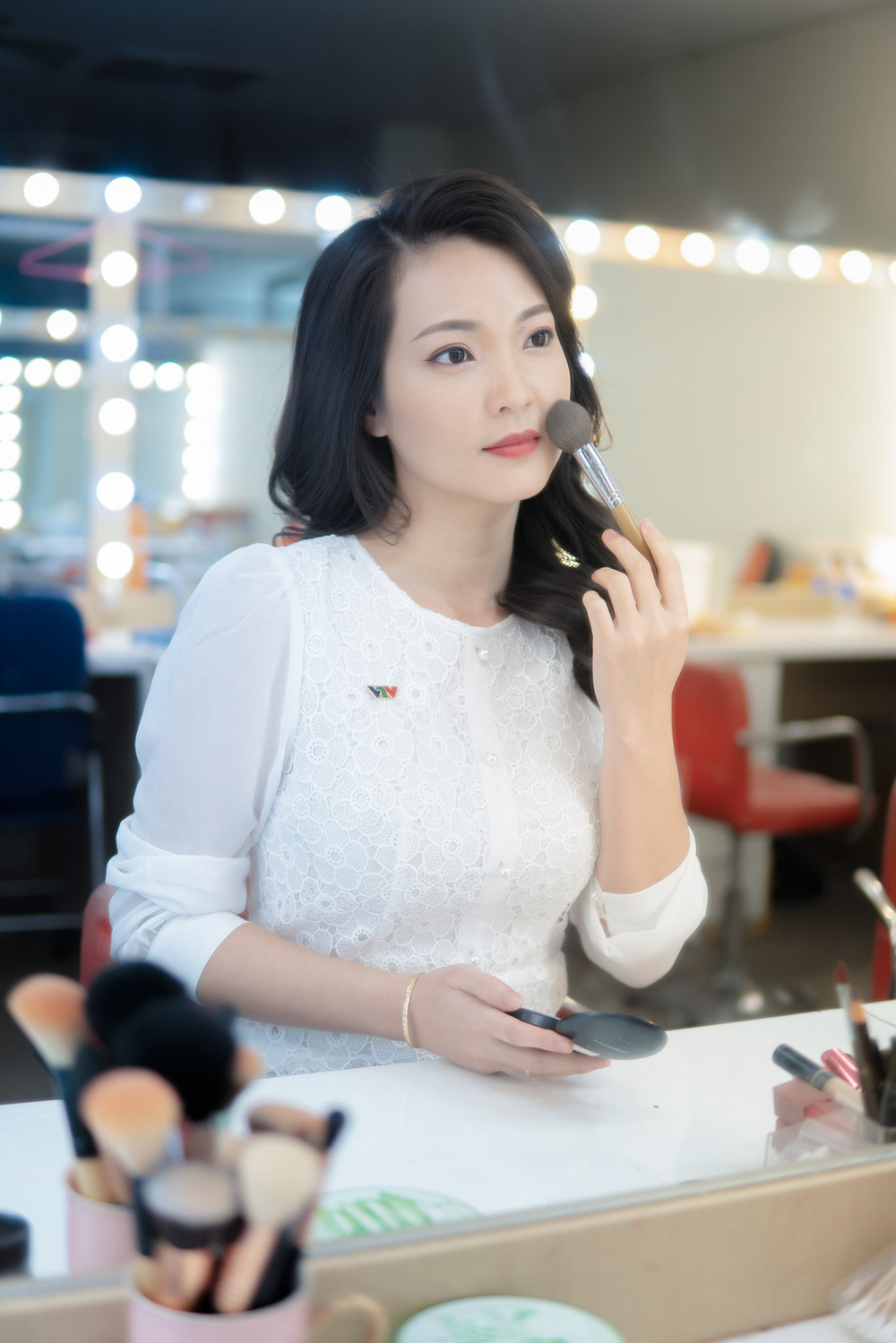 Chân dung BTV thay thế Hoài Anh dẫn Thời sự 19h: Gương mặt khả ái, giọng Nam Bộ ngọt ngào-8