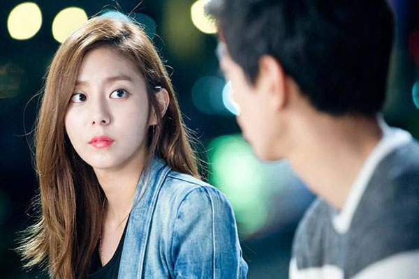 Đi họp lớp với chồng, nhìn thấy một đứa trẻ, tôi bủn rủn chân tay-2