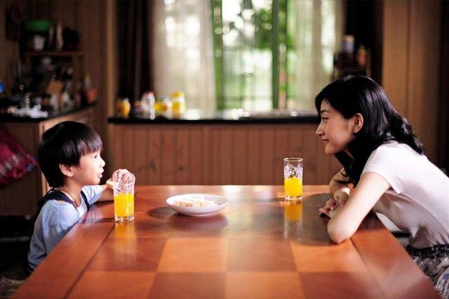 Con trai vô tình nhỏ keo 502 vào mắt, người bố nhanh trí xử lý bằng cách này khiến bác sĩ không ngớt lời khen ngợi-3