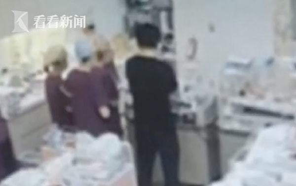 Con sơ sinh 5 ngày tuổi đang khỏe mạnh bỗng bị mù, bố mẹ xem camera bệnh viện mà kinh hãi trước lý do không thể ngờ đến nhất-2