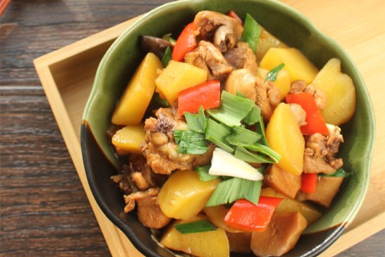 Gà hầm theo cách này ăn tuyệt ngon lại bổ dưỡng, trẻ háu ăn chẳng để sót lại miếng nào