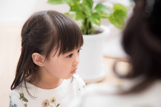 6 thời điểm bố mẹ kìm hãm sự lạc quan của trẻ nhưng chẳng nhận ra, đừng trách tại sao con mình lại rụt rè, nhút nhát đến vậy-3