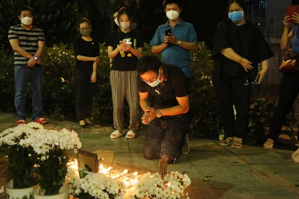 Bảo mẫu tiết lộ thêm về dì ghẻ, bé gái 8 tuổi nhiều đêm không ngủ, nằm ôm bà khóc-4