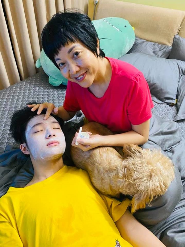 Thảo Vân vui hết cỡ khi được con trai kết bạn trên MXH, bà xã kém 15 tuổi của Công Lý bình luận mới gây chú ý-10