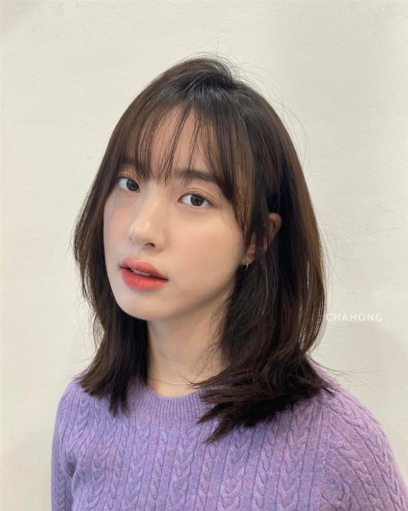 Ghim gấp kiểu tóc ngang vai hot nhất lúc này: Hack mặt thanh thoát hơn, Tết gặp ai cũng được khen xinh-1