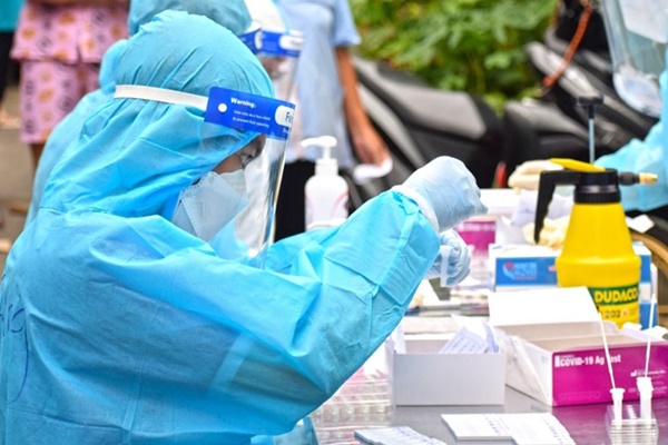 4 người Nghệ An đi cùng chuyến bay với người nhiễm biến chủng Omicron về từ Anh-2