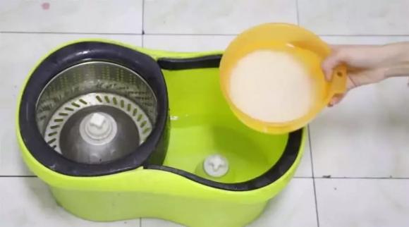 Phải mất 20 năm, người ta mới phát hiện ra rằng, thêm một số món hời này vào nước lau sàn nhà sẽ sạch bóng loáng mà không bám bụi-2