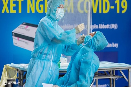 165 hành khách đi chung chuyến bay với ca Omicron đầu tiên tại Việt Nam