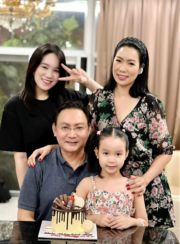 Hậu lùm xùm với Thương Tín, Trịnh Kim Chi tổ chức sinh nhật cho ông xã, nhan sắc con gái gây bất ngờ-3