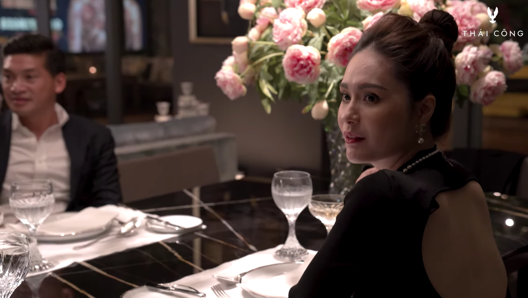 Nữ đại gia quận 7 - Di Băng makeup lồng lộn, đi siêu xe 20 tỷ đến ăn tân gia nhà Thái Công và loạt thú vui của dân siêu giàu được tiết lộ!-10