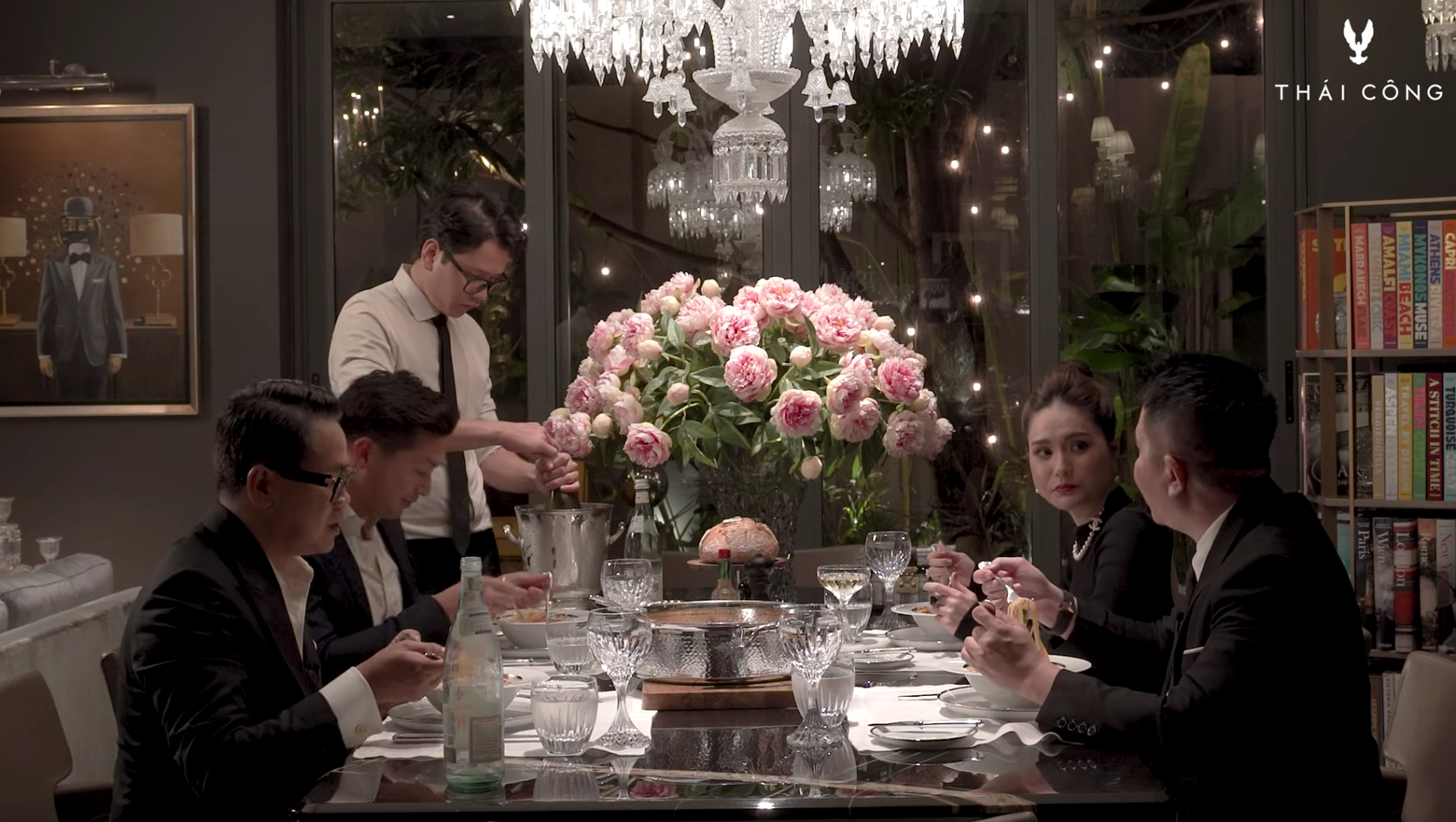 Nữ đại gia quận 7 - Di Băng makeup lồng lộn, đi siêu xe 20 tỷ đến ăn tân gia nhà Thái Công và loạt thú vui của dân siêu giàu được tiết lộ!-12