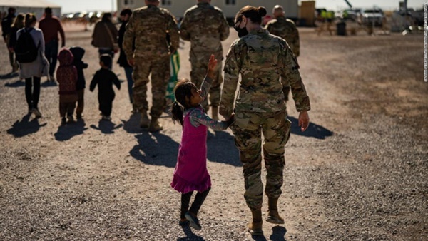 Số phận của những đứa trẻ Afghanistan được sơ tán sang Mỹ mà không có cha mẹ đi cùng-1