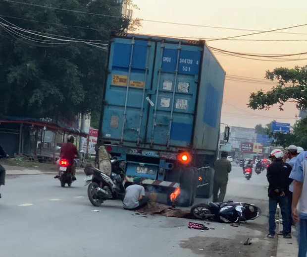 TP.HCM: Nữ công nhân bị xe container cán tử vong trên đường đi làm, chồng ngồi cạnh thi thể khóc ngất-2