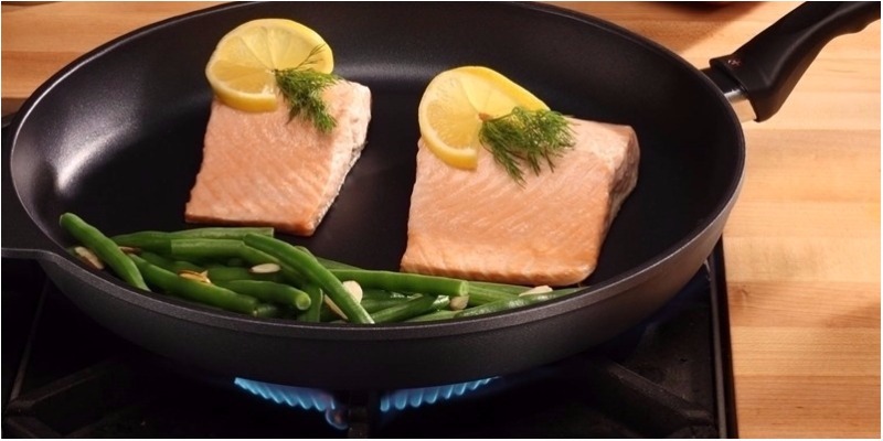 Cách đơn giản hô biến chiếc chảo thường thành chảo chống dính chỉ trong nháy mắt-9