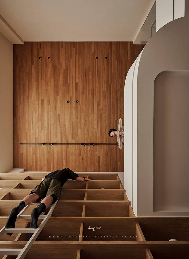 Khung cảnh tường sách cao chót vót định hình lại vẻ yên bình và ấm áp của ngôi nhà cổ-4