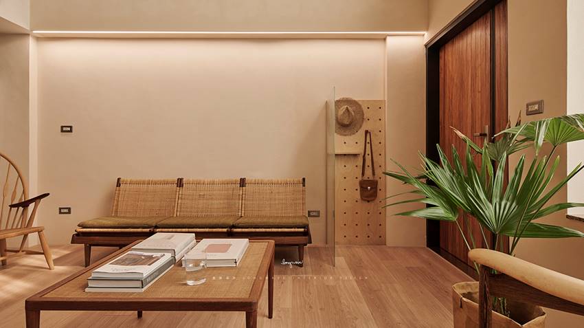 Khung cảnh tường sách cao chót vót định hình lại vẻ yên bình và ấm áp của ngôi nhà cổ-5